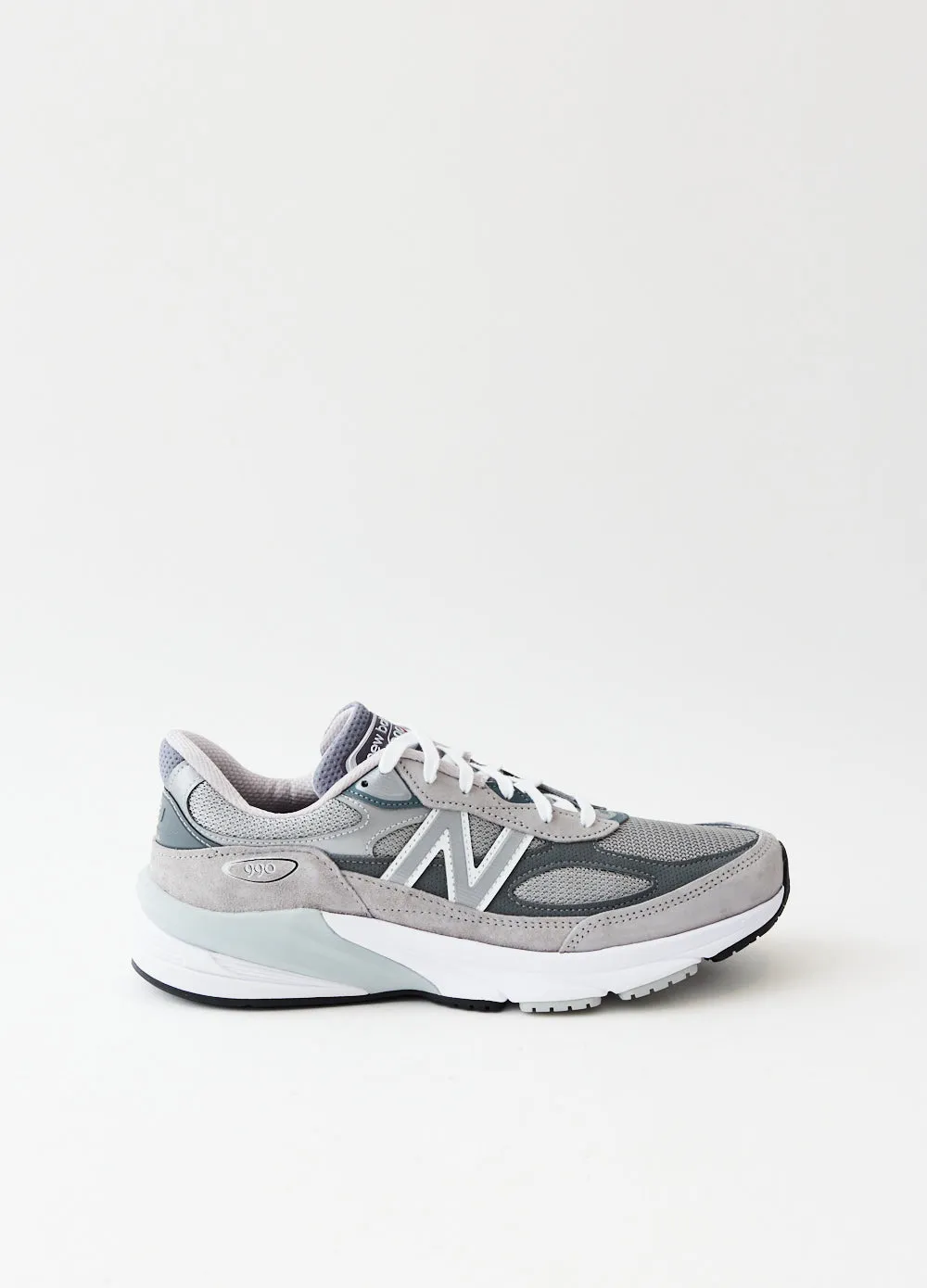 990v6 Sneakers