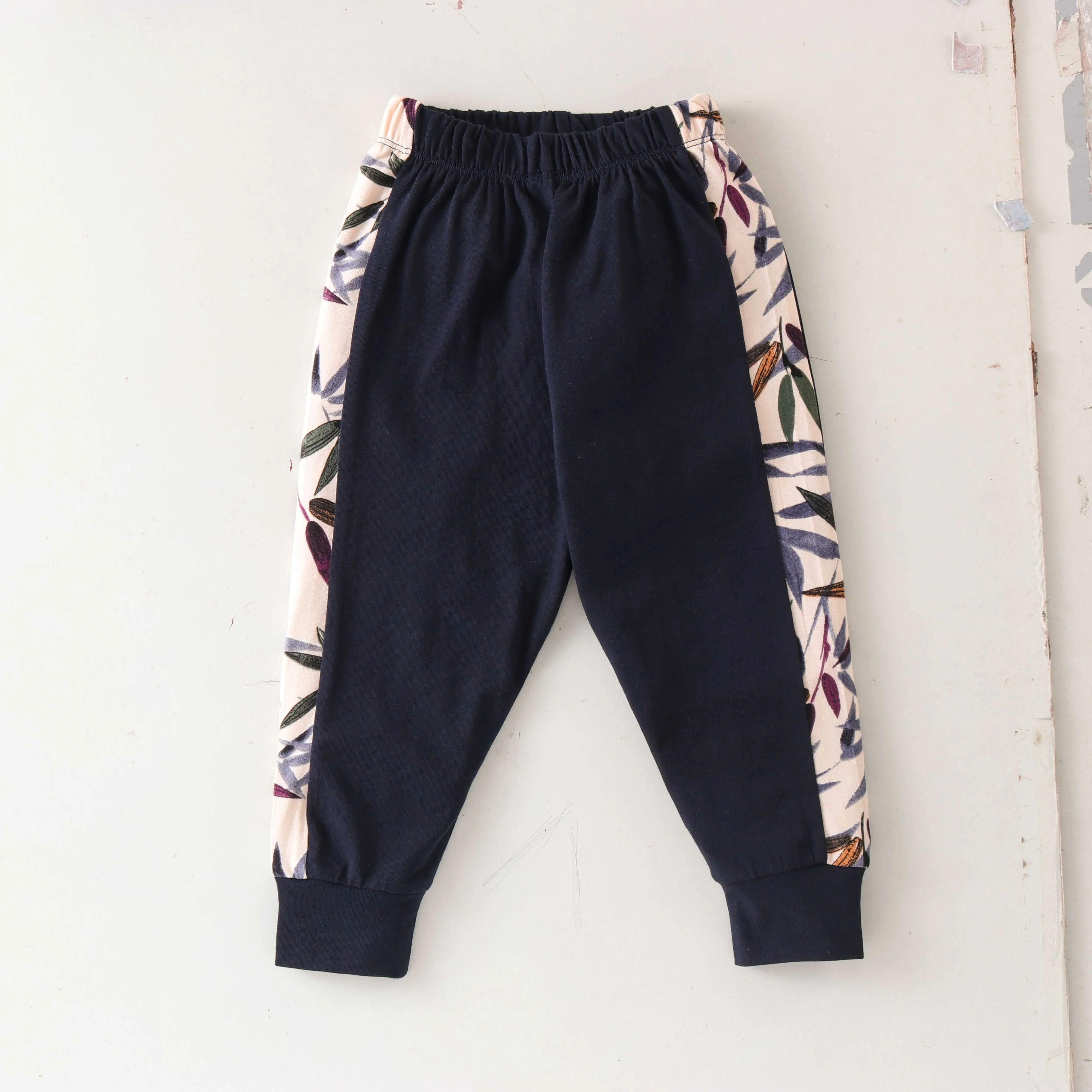 Leaves Printed Sweatshirt Jogger Set