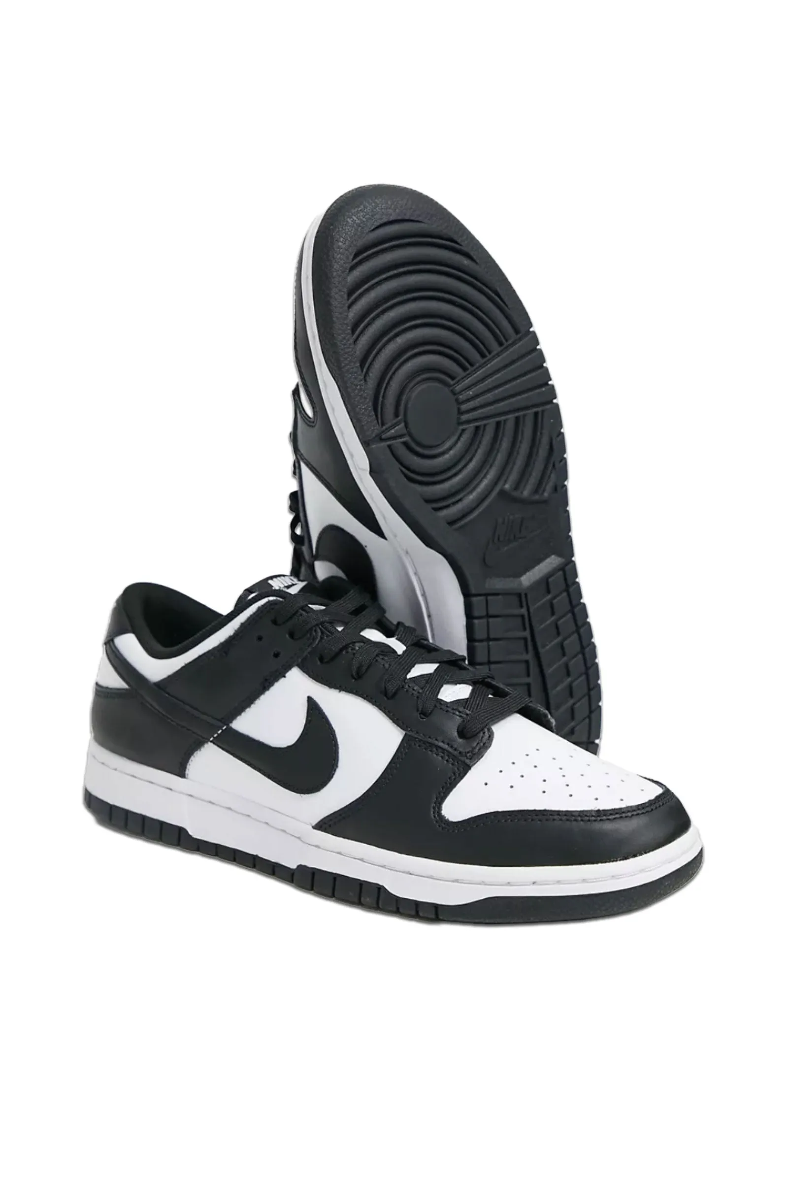 Nike Dunk Low trainers in white and black